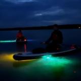 Stand-Up Paddleboards mit Unterwasserscheinwerfern auf dem South Saskatchewan River